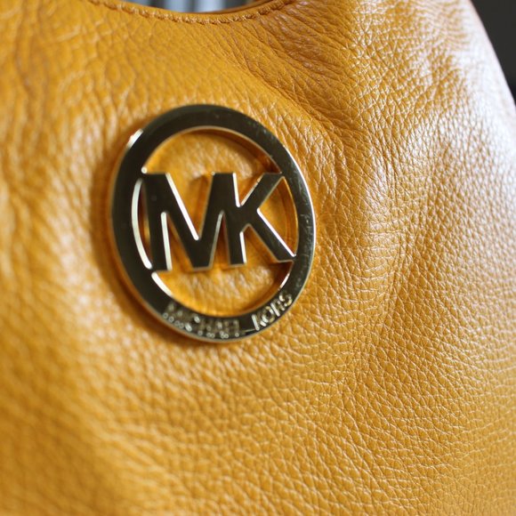 Michael Kors Fulton Chain Medium Shoulder Tote - Picture 8 of 11